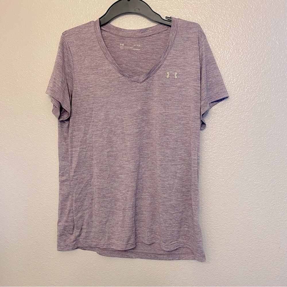 Under Armour V-Neck stretch athletic T-shirt purple lavender heatgear women’s L